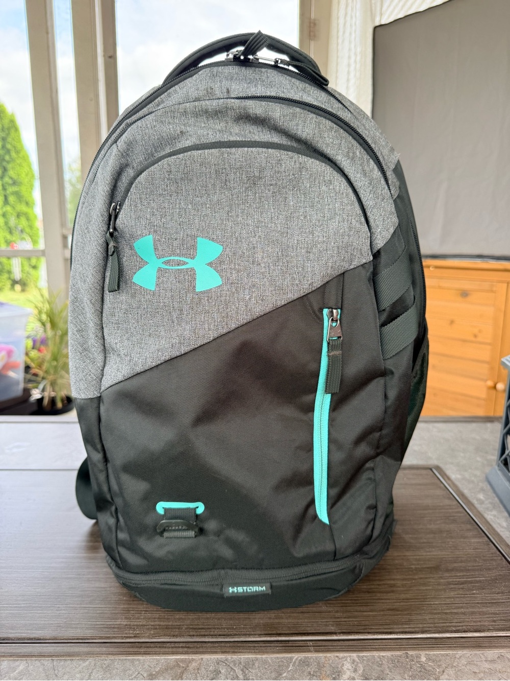 Under Armour Hustle 4.0 Backpack – Gray/Black with Teal Accents